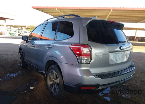 2017 Subaru Forester 2.5I Premium z USA, uszkodzony, nr VIN JF2SJAEC6HH420519